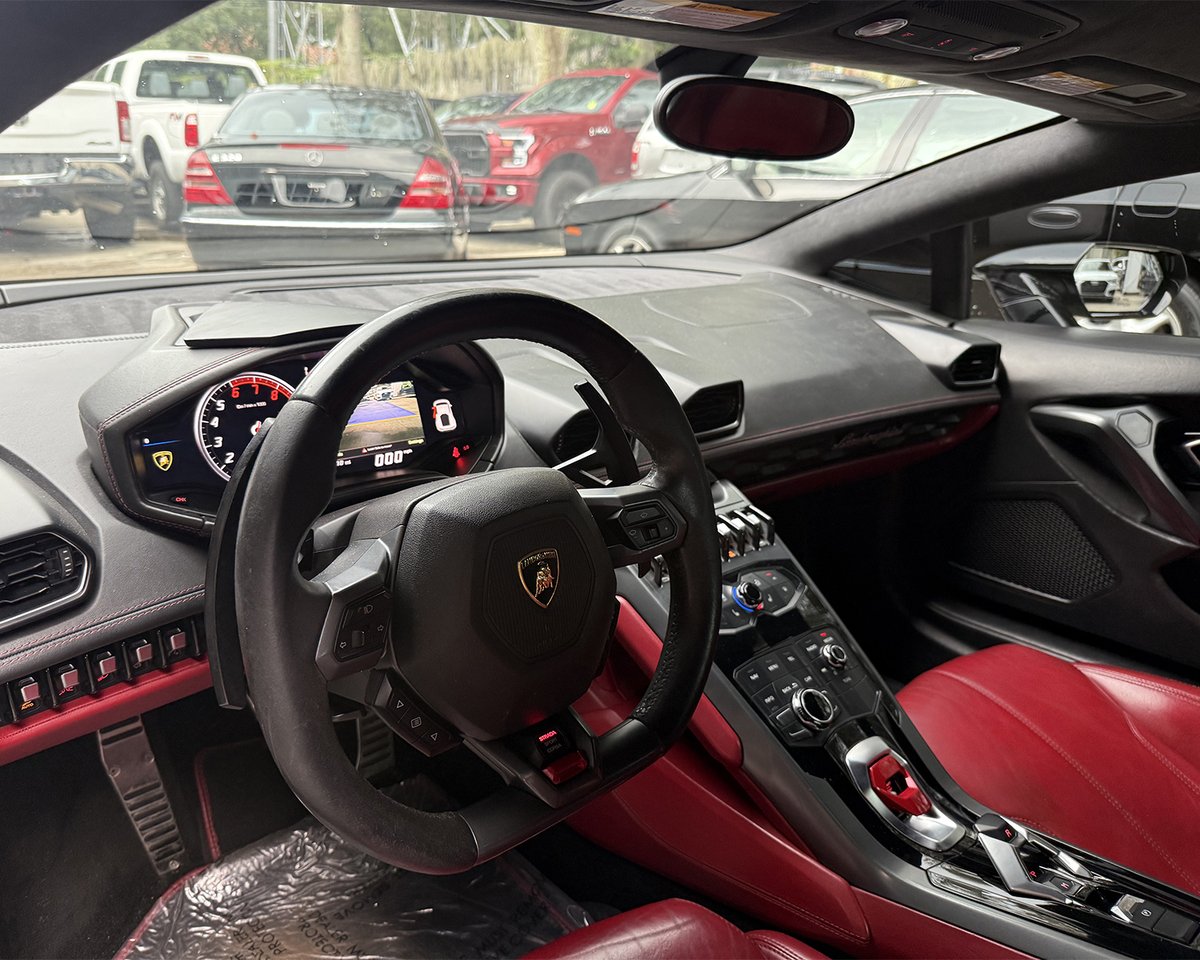 Barrett_Jackson's tweet image. This custom 2017 @Lamborghini #Huracan LP 580 is powered by a 5.2-liter #V10 engine equipped with a Dallas Performance Stage 1 twin-turbo system capable of a claimed 1,001 crank horsepower. Selling with No Reserve at the 2026 #PalmBeach Auction.

More: bit.ly/PB26TW-2017Lam…