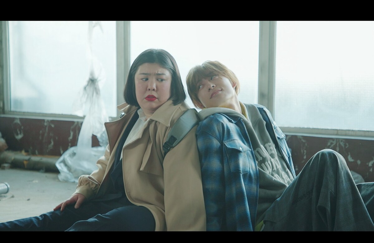 【 場面写真公開 📸 】
髙松アロハ（超特急）
飯島颯（SUPER★DRAGON）
近藤駿太（Lienel）　がアイドル役🌟

ドラマ「大丸愛は選択する」第1話
ライブ中に金庫盗難事件発生
natalie.mu/music/news/666…
（写真10枚）