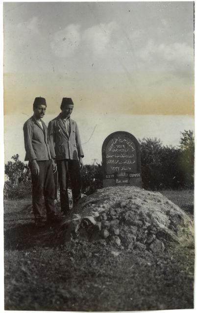 alpingo1903's tweet photo. İngilizlere esir düşerek gönderildiği kampta şehit olan Mehmetçiğin kabri (Shwebo, Burma, 1918). https://t.co/cjwxdrlAHj