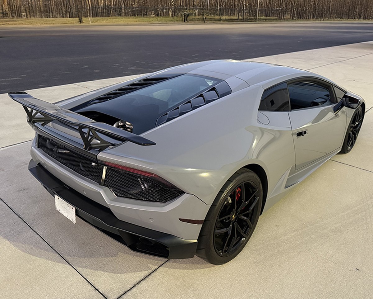 Barrett_Jackson's tweet image. This custom 2017 @Lamborghini #Huracan LP 580 is powered by a 5.2-liter #V10 engine equipped with a Dallas Performance Stage 1 twin-turbo system capable of a claimed 1,001 crank horsepower. Selling with No Reserve at the 2026 #PalmBeach Auction.

More: bit.ly/PB26TW-2017Lam…