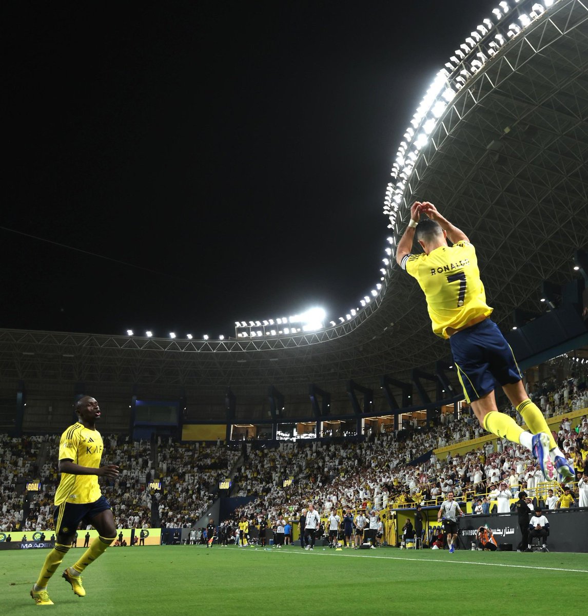 𝐋𝐄𝐆𝐄𝐍𝐃 tweet media