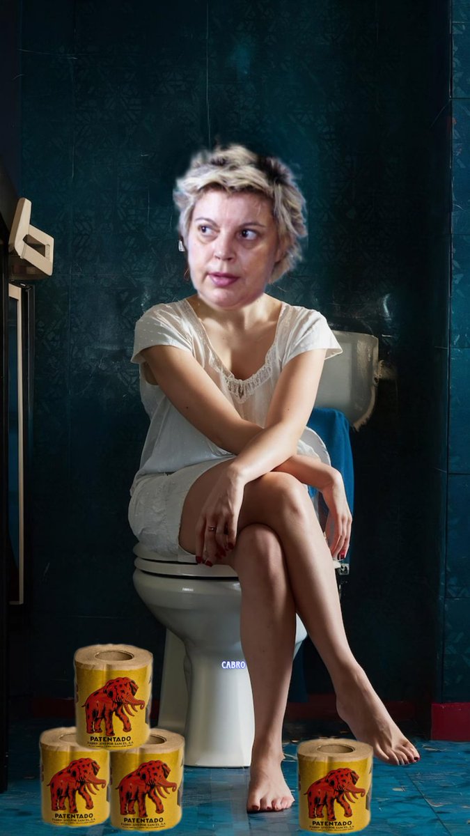 Cabro26765017's tweet photo. Desde que Tontelu se ha enterado de que Piticlin Piticlin va estar en el programa basura donde ella hace el ridículo todos los viernes por la noche, no ha podido separar el trasero de taza del inodoro, de ahí su ausencia ésta noche en ése estercolero. https://t.co/EUGW84ksfa