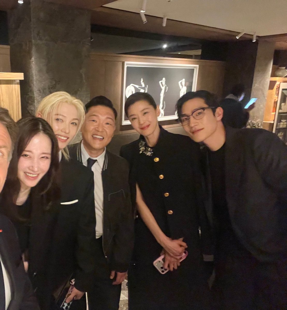 jeon jongseo pics tweet media