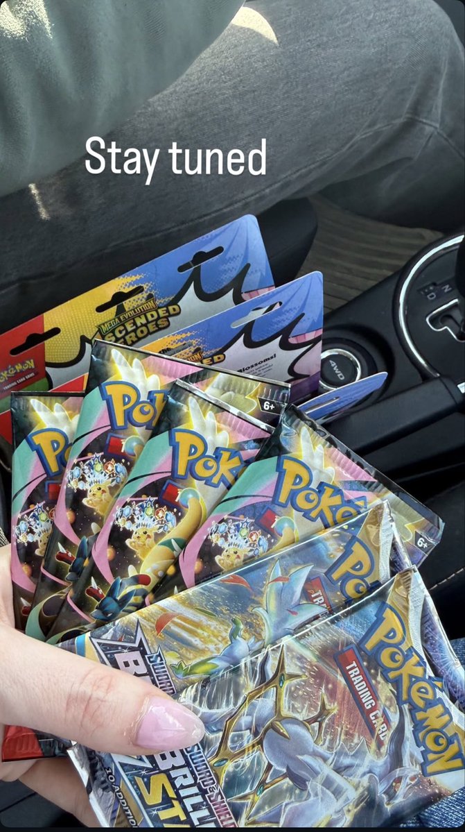 Yellow Scarf Collectors tweet media