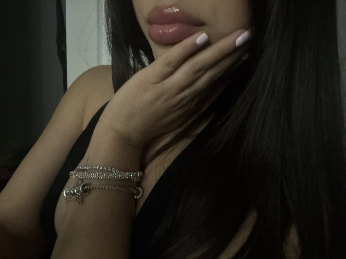 xkkaylaaa's tweet photo. glossyy https://t.co/bq9Ywx3lSs
