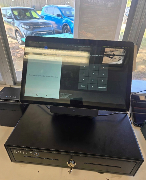 JohnnyC_Shift4's tweet photo. Hey Chef Ants crew! 💨 We've just upgraded our "pit crew" with a brand new @SkyTabPOS . Our goal? To serve you better and faster than ever before. Less waiting, more great food! Come test it out! @Shift4 https://t.co/r6dcrEUX5y