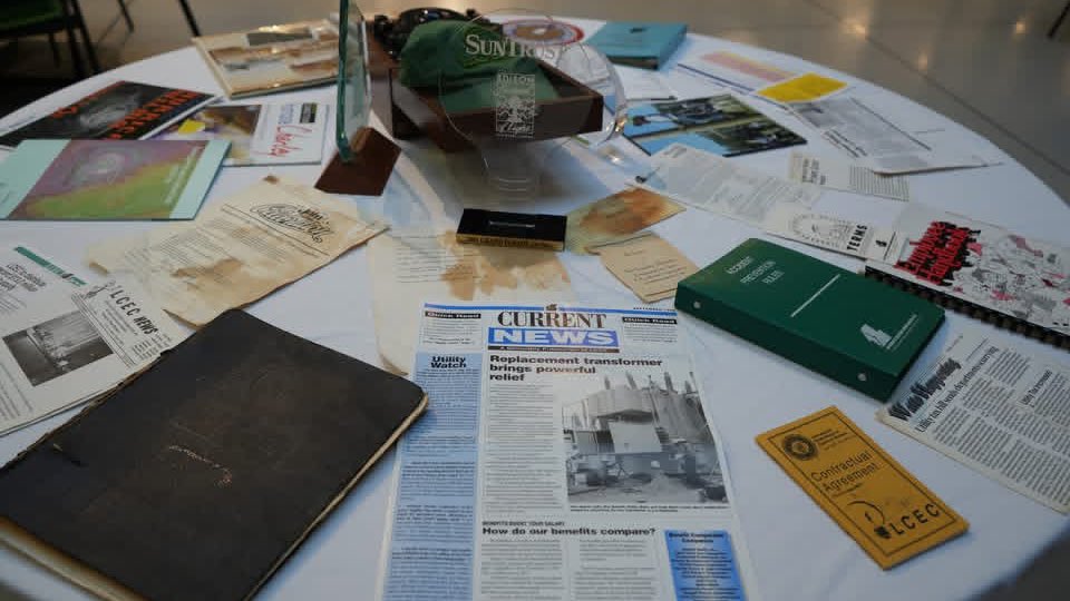 LCECSWFL's tweet photo. Celebrating 85+ years of powering the community. Employees gathered to reflect on the LCEC history, preview Time Capsule items, and look ahead to the future. A proud moment to be revisited when the capsule is opened in 2040.
#PoweredByLCEC https://t.co/LGfdI5qKiT