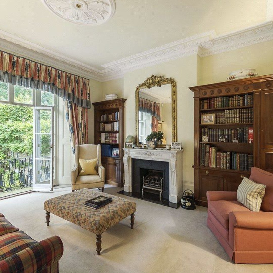 UKPropertyTruth's tweet photo. Lansdowne Crescent, Notting Hill (W11)

Bought in 2016: £11,600,000
Sold in 2025: £24,000,000

+£12.4m (+107%) in 9 years. Freehold. https://t.co/eCXPCGaLgV