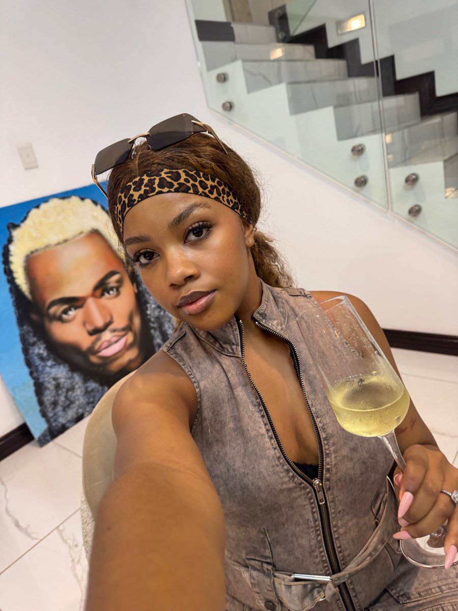 LIEMA PANTSI #BELLSnWHISTLES 🔔 tweet media