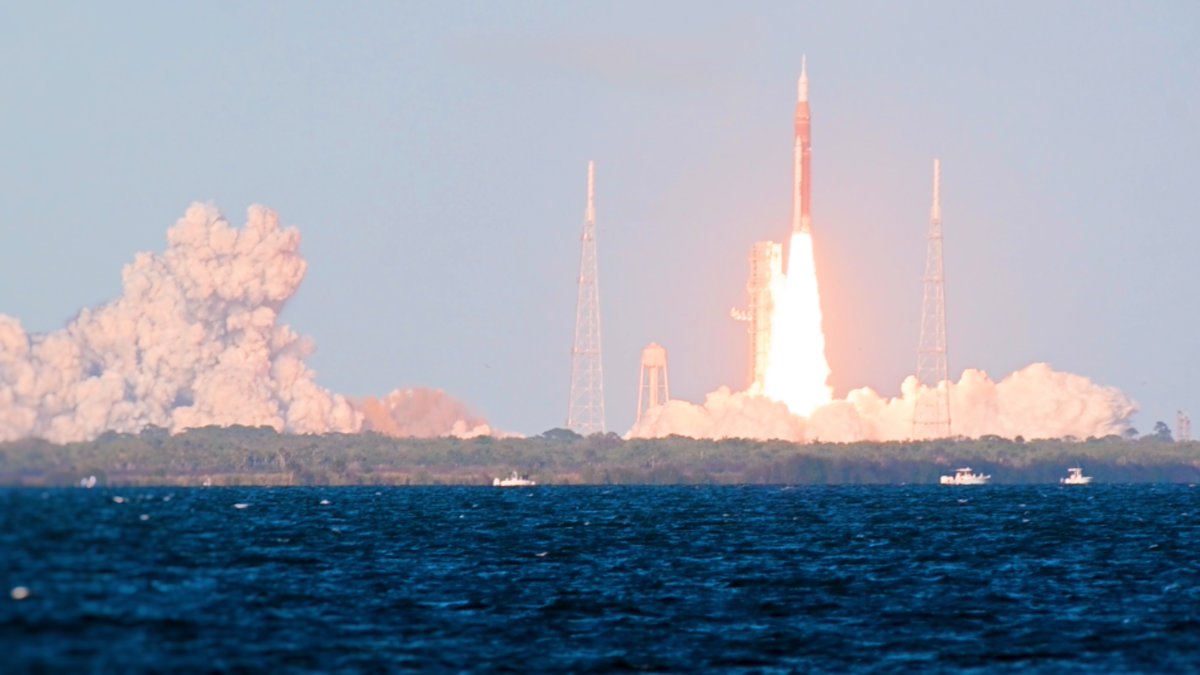 T3DSS38's tweet photo. Going Back To The Moon! #nasa #artemis #slsrocket https://t.co/4lKK6sDot9