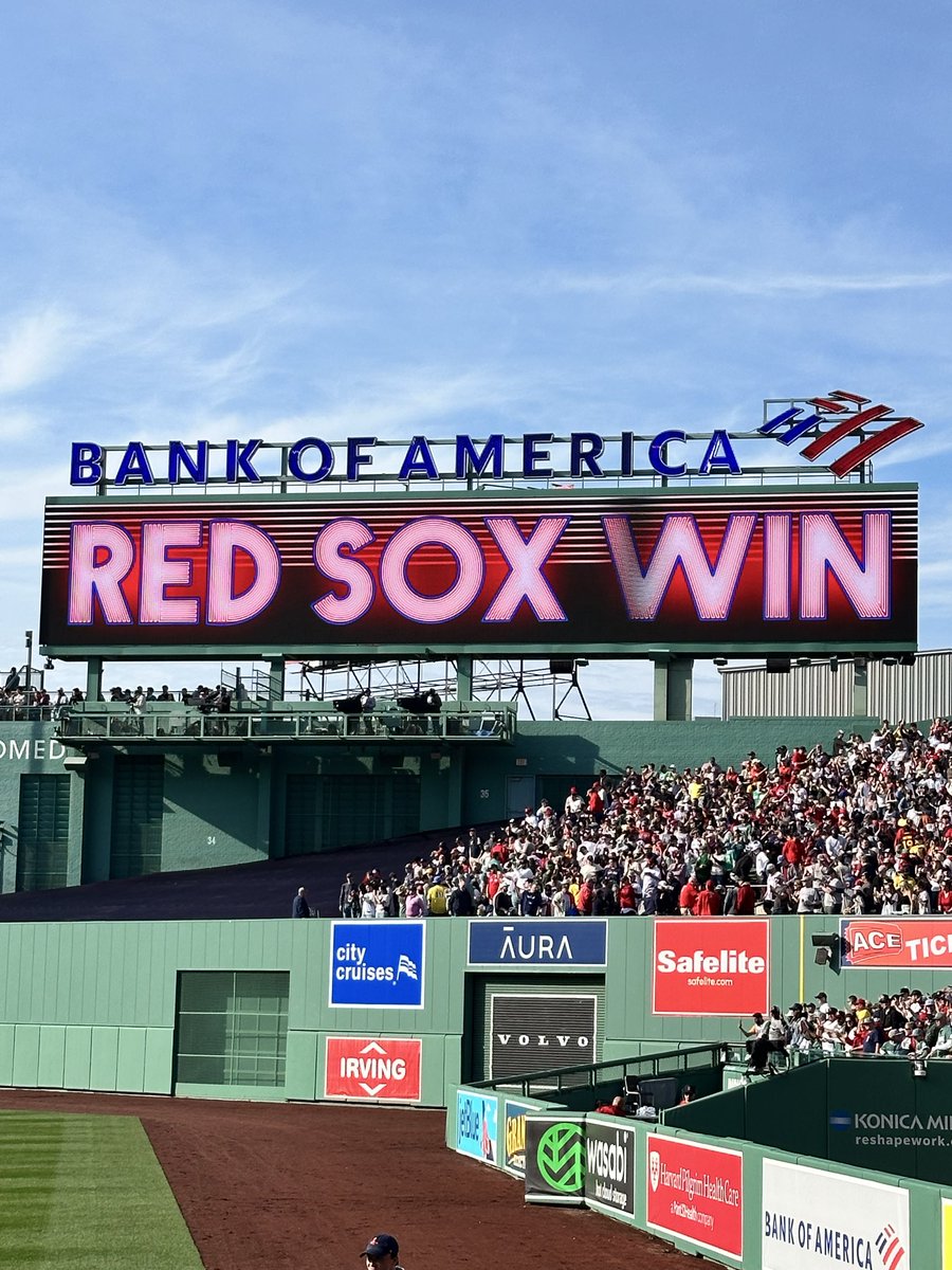 AmyEO's tweet photo. Hey @fenwayweather BEAUTIFUL day for the home opener!! Well done! ☀️⚾️ And a win!! https://t.co/hfNdPQ8UiE