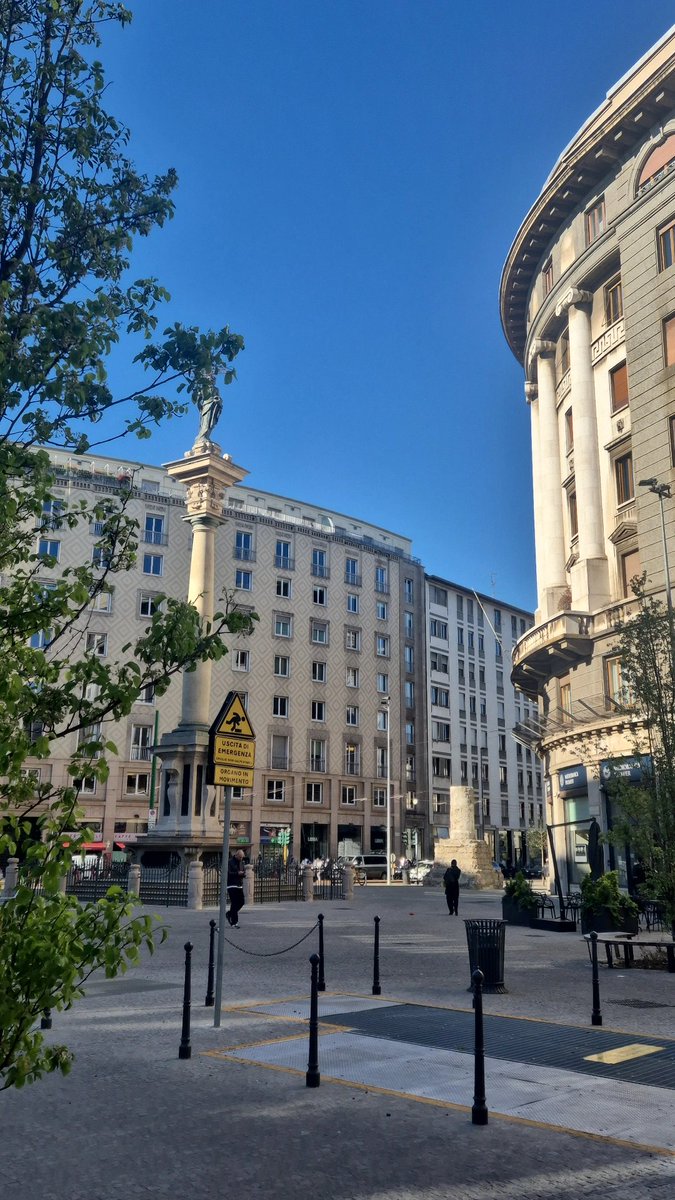 deric_tv's tweet image. Stunning architecture #Milano #Italy 🇮🇹❤️🙂