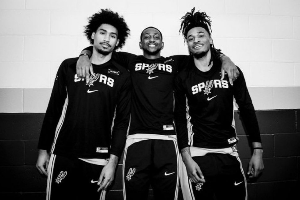 SpursCave tweet media