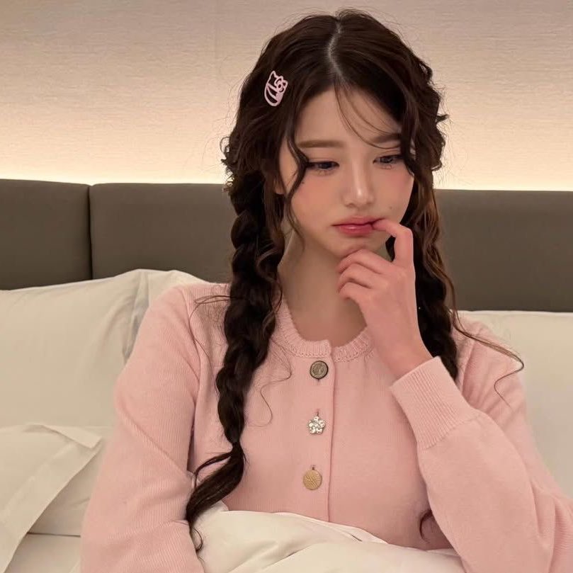 rina ʚ ྀིɞ en- 7 tweet media