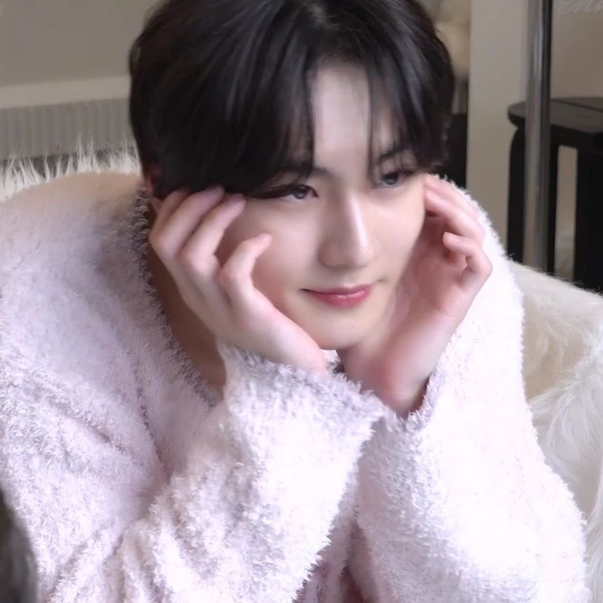 rina ʚ ྀིɞ en- 7 tweet media