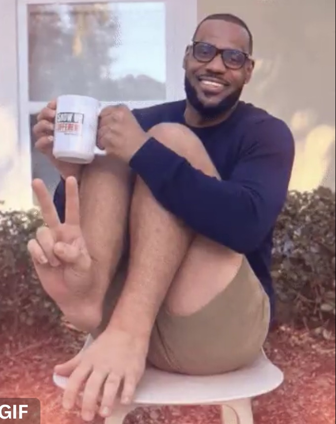 Untouchable tweet media