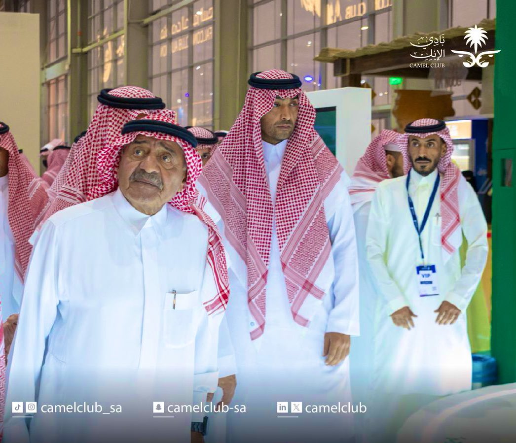 mm77d's tweet photo. صاحب السمو الملكي الأمير مقرن بن عبدالعزيز وعالم الصقور

عُرف الأمير مقرن بن عبدالعزيز بعشقه لطيور "الحر" و "الشاهين" وكان يرى في الصقر رمزاً للفراسة والأصالة. https://t.co/9O9l2pFhPW