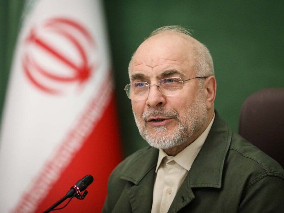 AlertaNewsPlus's tweet photo. 🇮🇷 | El presidente del Parlamento iraní, Mohammad Bagher Ghalibaf:

"Tras derrotar a Irán 37 veces seguidas, esta guerra brillante pero sin estrategia que emprendieron ha descendido de la fase de 'cambio de régimen' al nivel de '¡Oigan! ¿Pueden encontrar a nuestros pilotos? ¿Por favor?'"