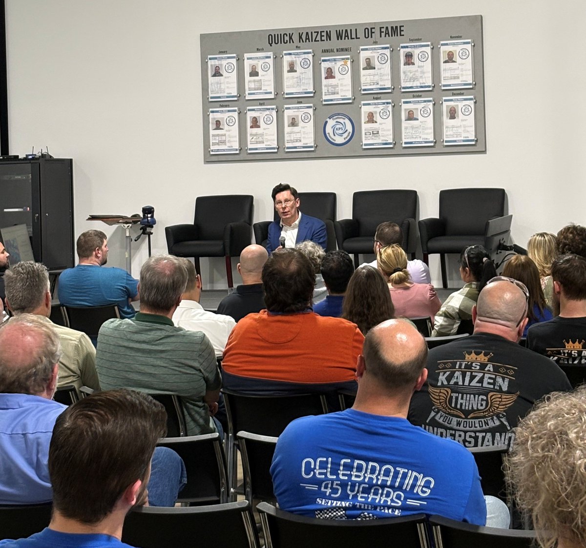 Bendix_CVS's tweet photo. Last week, Piotr Sroka, Bendix president and CEO, visited our Huntington site as part of a review of operations. Piotr also hosted a Town Hall with all employees, sharing a business update and opening the floor for questions. #LifeAtBendix #WeMoveTogether https://t.co/Dwlqr2Tg0x