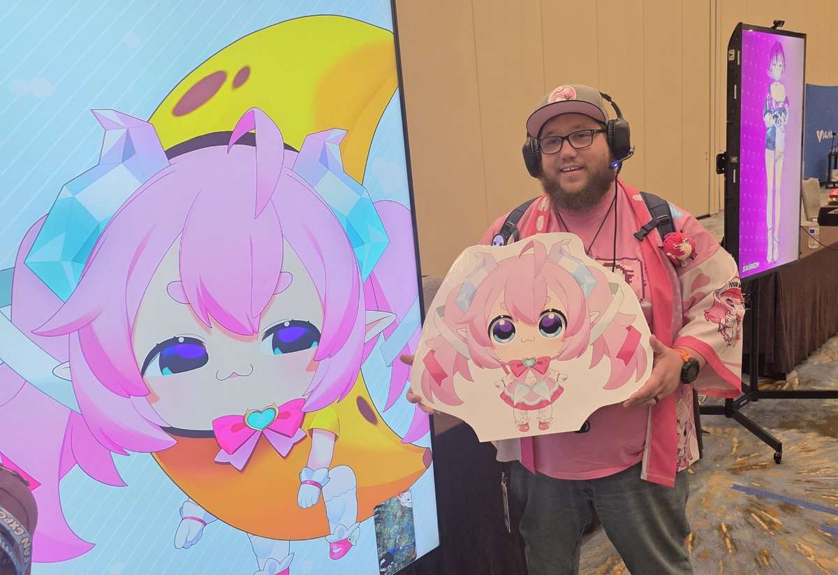 Very cool meeting <a href="/chibidoki/">chibi 💕 Vtuber</a> during Weebcon. Very nice gremlin.

But the guy that took the picture left out my Fiancée on the other side of the screen and that kinda sucks.
We'll have to get a better picture next time!