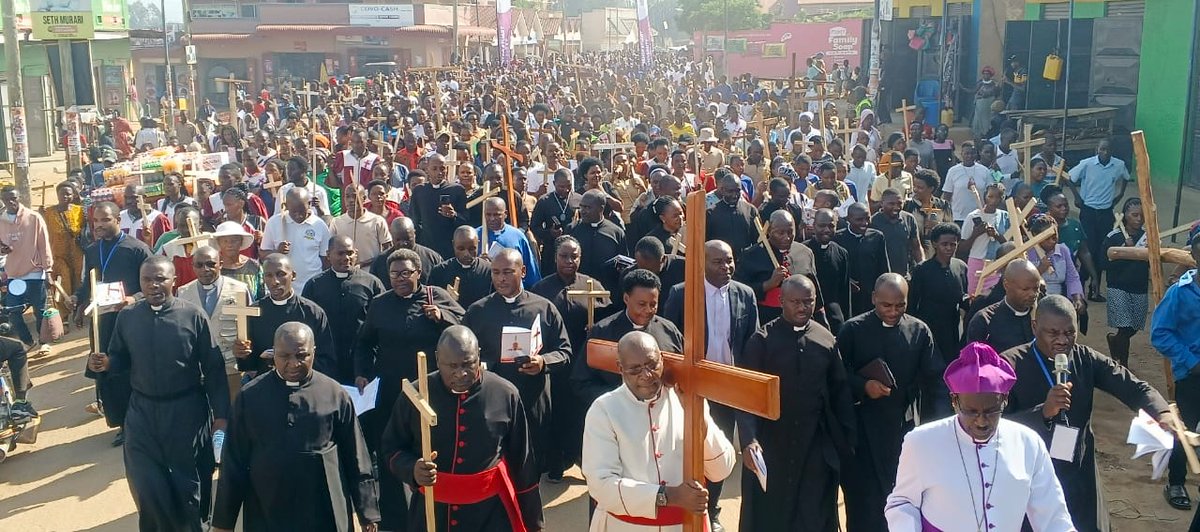AnkoleDiocese's tweet photo. Bishop @fredsheldonmwes of @AnkoleDiocese participated in the way of the cross today. He urged Christians to repent their sins and God who is faithful and just will forgive them. https://t.co/swdQBqy2Fs