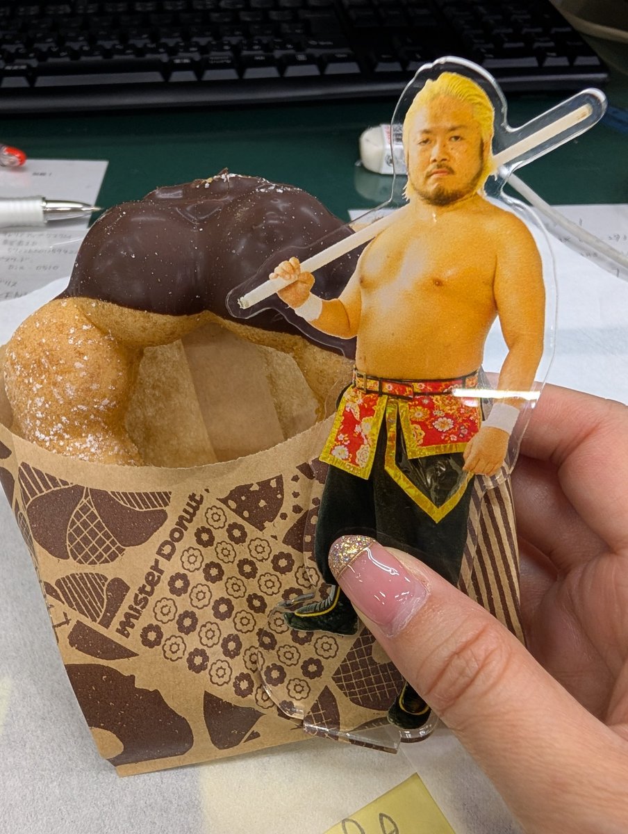 1日1道雄

ドーナツと道雄
🍩最高！
実は入学式でぎっくり腰になり😅
ここ数日洗濯を洗い、干し、畳みまで全部猫氏がやってくれ
さらに屈めない私のおパンツやら靴下とかも履かせてくれ
お風呂で髪の毛を洗ってくれました
道雄も気をつけてな😭

道雄、今日もがんばれよー（棒読み）

#影山道雄