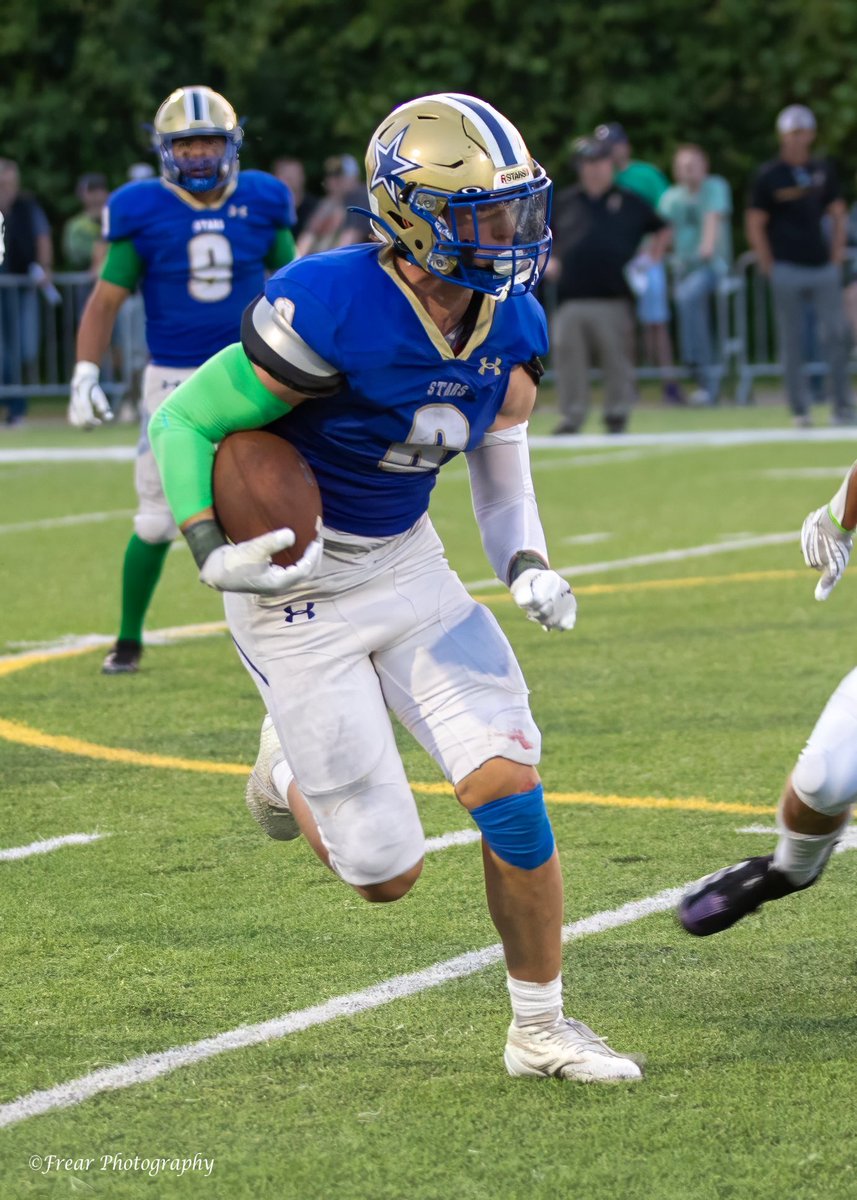 JaxSchneid49336's tweet photo. Blessed this past year 🙏Junior season (10 games)
- Athletic achievements
• All district player
•started on both sides of the ball- (including all of special teams)
•1000lb club -bench,clean,squat

•Lead team in tackles (70+)
•Averaged 15+ yrs per carry (led team)

Team achievements!
•#1 overall seed in sections 
•Section runner up
•#1 defense in section

Offseason
•Team lifts 3 times a week (Monday, Wednesday, Friday)
•Basketball (15-13 record)
•Track&Field 

@AHA_Football @PrepRedzoneMN 
@OJW_Scouting