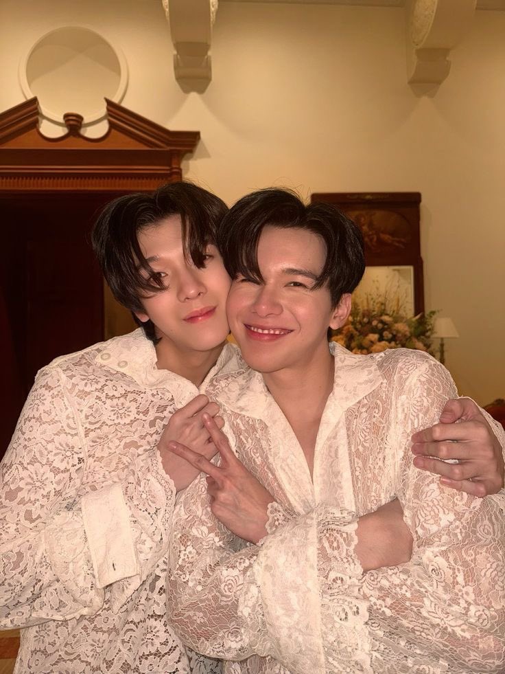 phuwlw's tweet image. jimmyohm you’ll always be precious to me, the bond you guys shared was something so special but i’m just hoping the best for the both of you. may you both be happy and blessed in whatever you do and may the future hold something better and brighter for each of you❤️‍🩹