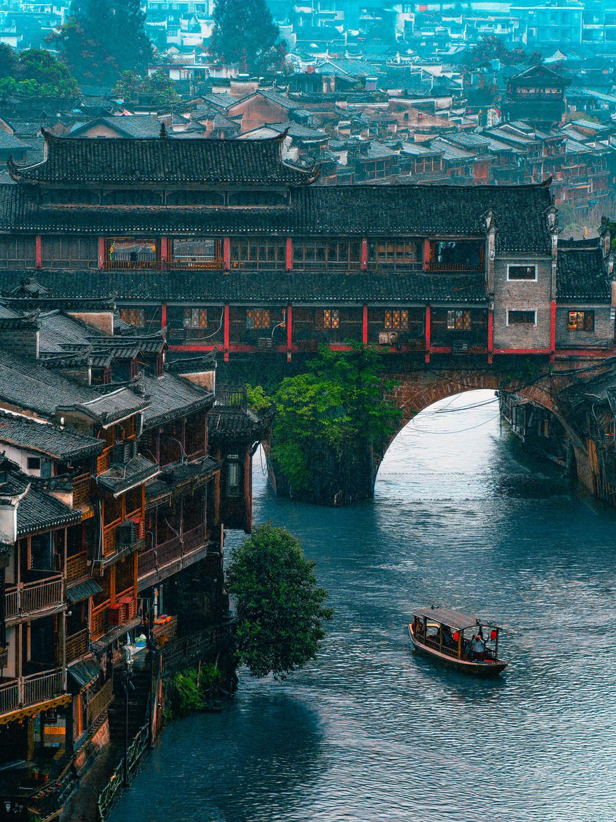 Old World Explorer tweet media