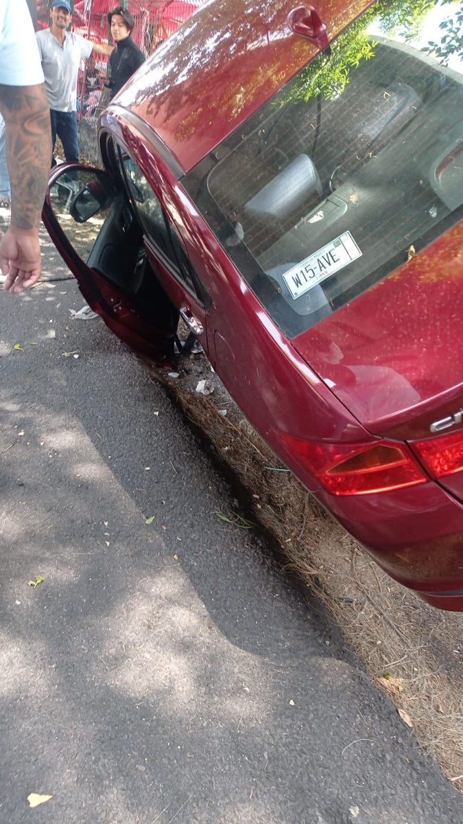 Display Noticias tweet media