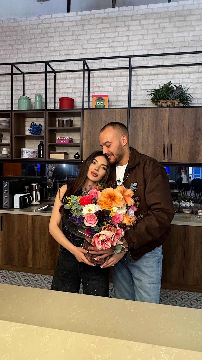 Aysomi🐈⬛ tweet media