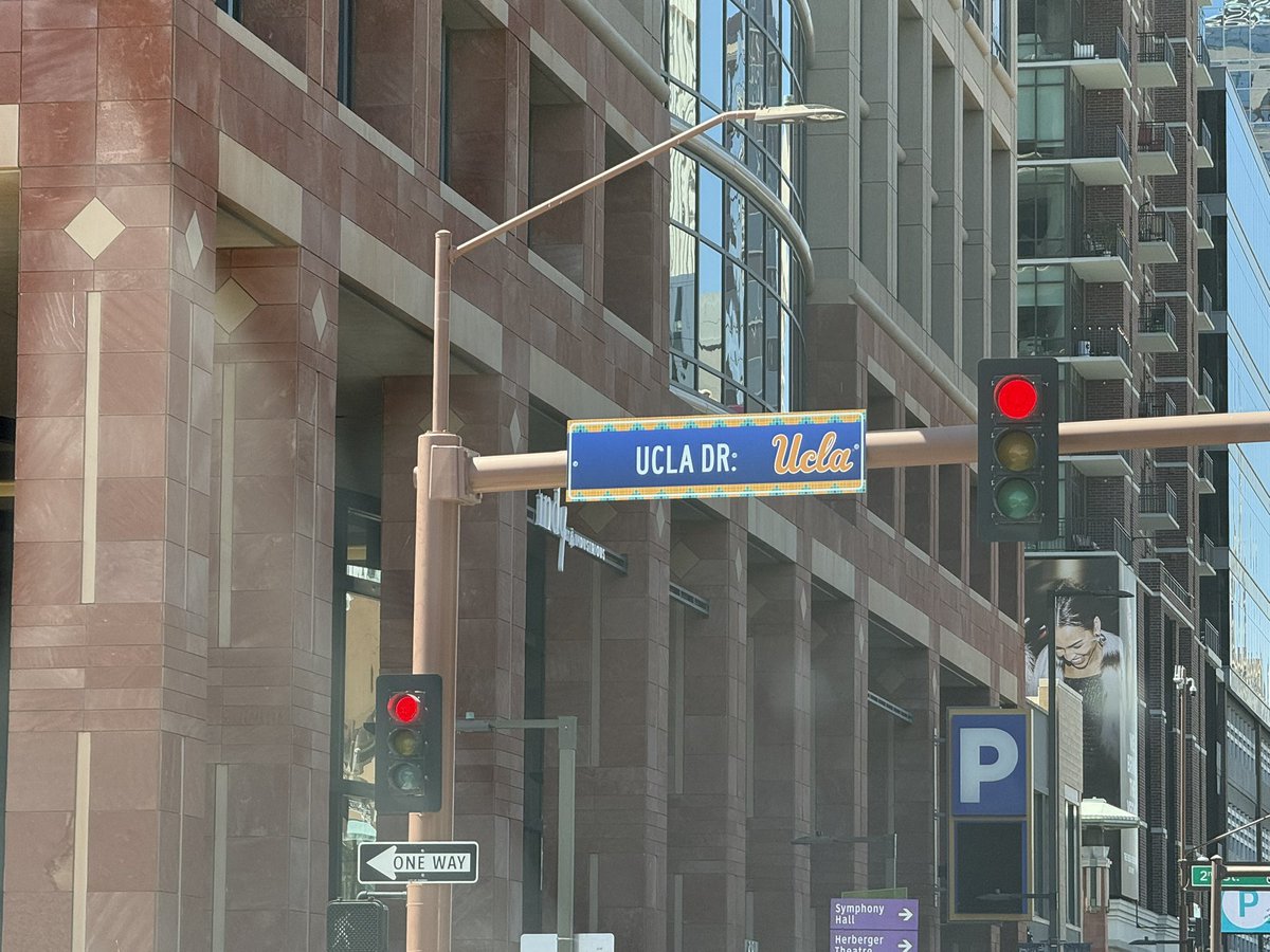 Mike Regalado 🏀🏈🎧 tweet media