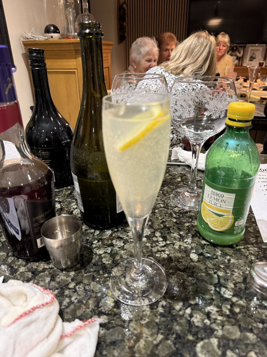 bagshaw2112's tweet image. Kudos to every bartender in the world. Making cocktails is not an easy job believe me 😆😆😆#cocktails