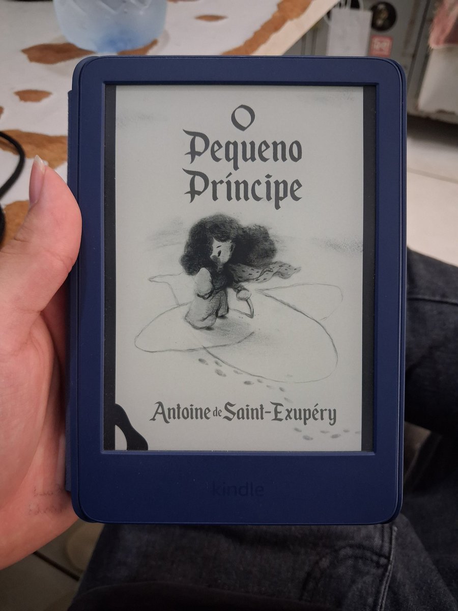 O conceito de ler O Pequeno Príncipe no Kindle no intervalo do trabalho hoje 🤩