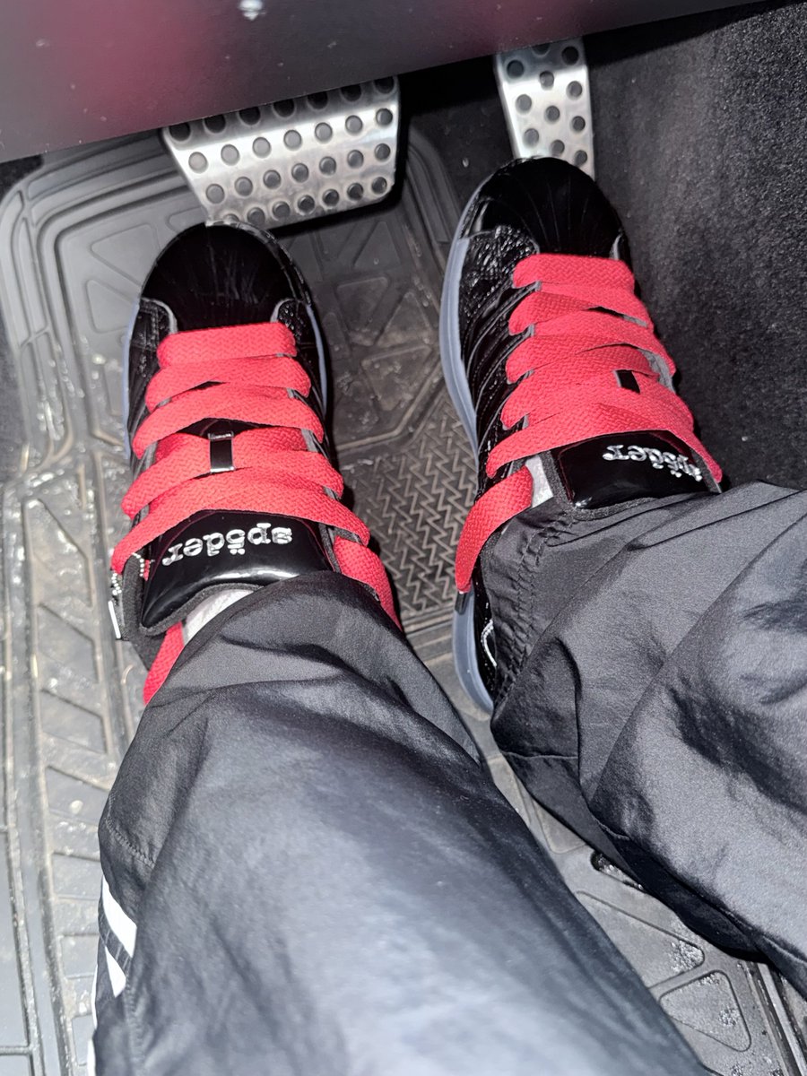 DinoStaxkzkixkz's tweet photo. Just a #sp5der type day all black er thang almost lol red laces out of the 5 #LFG @snkr_twitr @NNavram @feature 🏆⛽️🖤🦖🕷️🕸️🥵 https://t.co/0M1bhMngbx