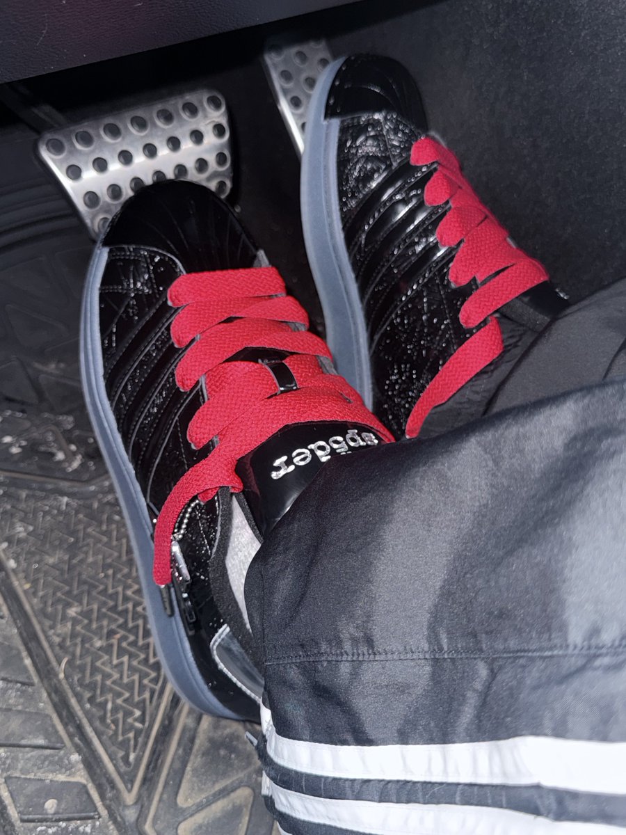 DinoStaxkzkixkz's tweet photo. Just a #sp5der type day all black er thang almost lol red laces out of the 5 #LFG @snkr_twitr @NNavram @feature 🏆⛽️🖤🦖🕷️🕸️🥵 https://t.co/0M1bhMngbx