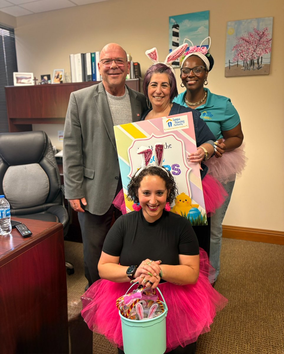tampahaorg's tweet image. Our directors had an egg-stra special time celebrating the Easter holiday!  Huge smiles all around as our Employee Appreciation Committee hopped by, serving as festive Easter bunnies and spreading joy throughout the day. 

#WorkplaceFun #HolidayJoy #WorkplaceCulture #THAStrong