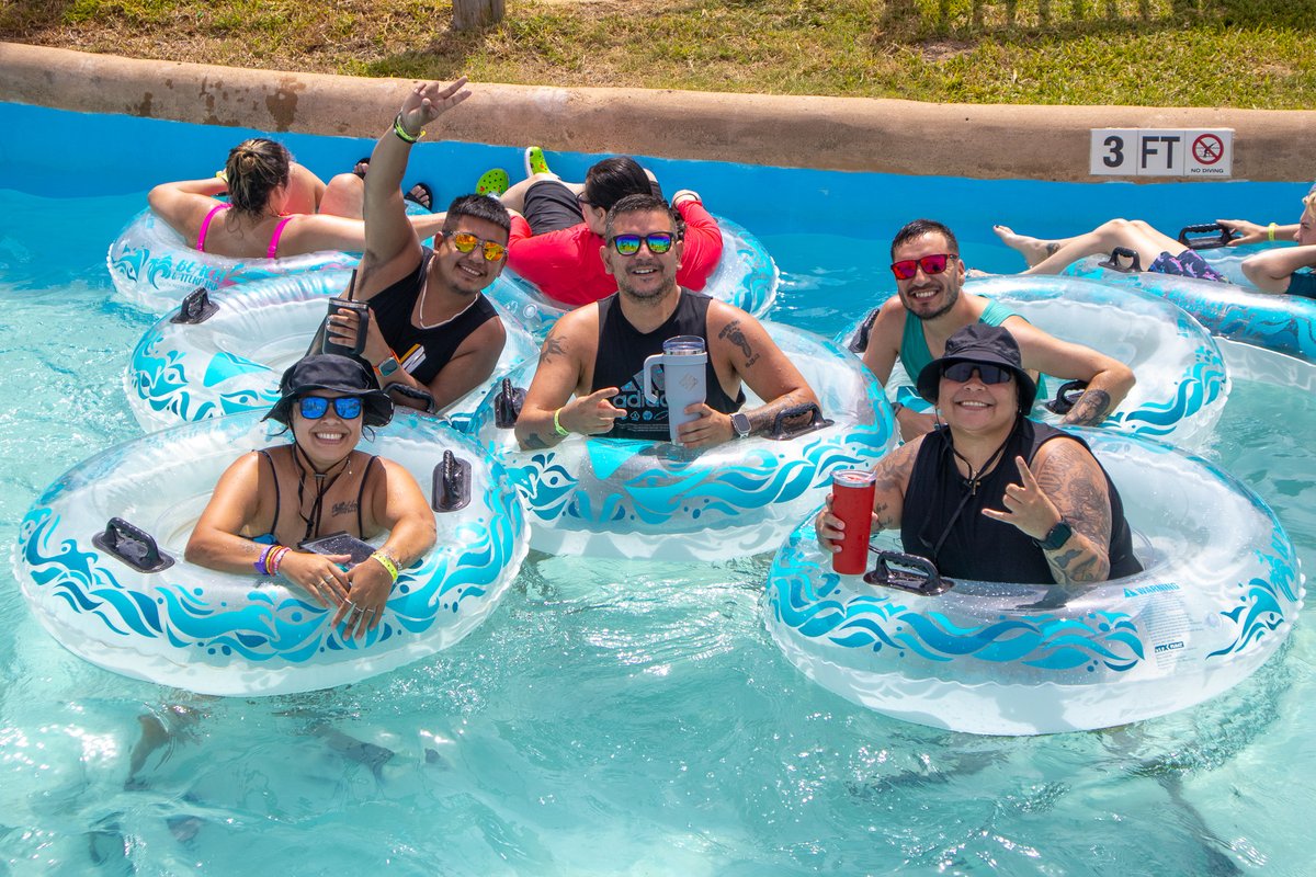visitsouthpadre's tweet image. April means waterpark season is almost here ☀️

Get ready for slides, splashes, and a full day of fun because @beachparktx opens its doors on April 18!

📆 Slide to see the full schedule and start planning your next visit to South Padre Island!

#SPI #TheIsland #SouthPadreIsland