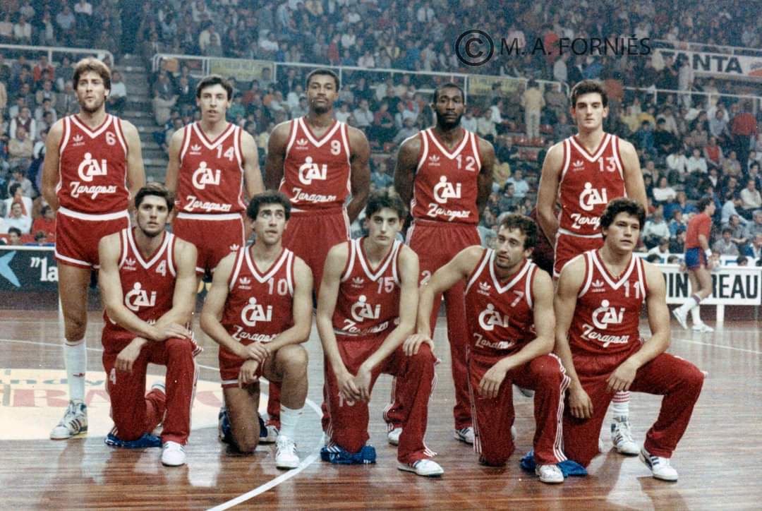 DeporteVintage's tweet image. Buenas noches, buen momento para recordar a aquel #CAI del padre de Aday Mara #historiabaloncestozaragoza
Fernando Arcega, Luís Jiménez, Claude Riley, Eugene McDowell, Paco Zapata, JLDiaz, Pepe Arcega, Javi Mara, Jou Llorente, Nacho Haro #equiposhistoricos 1986/87 📸 Fornies
