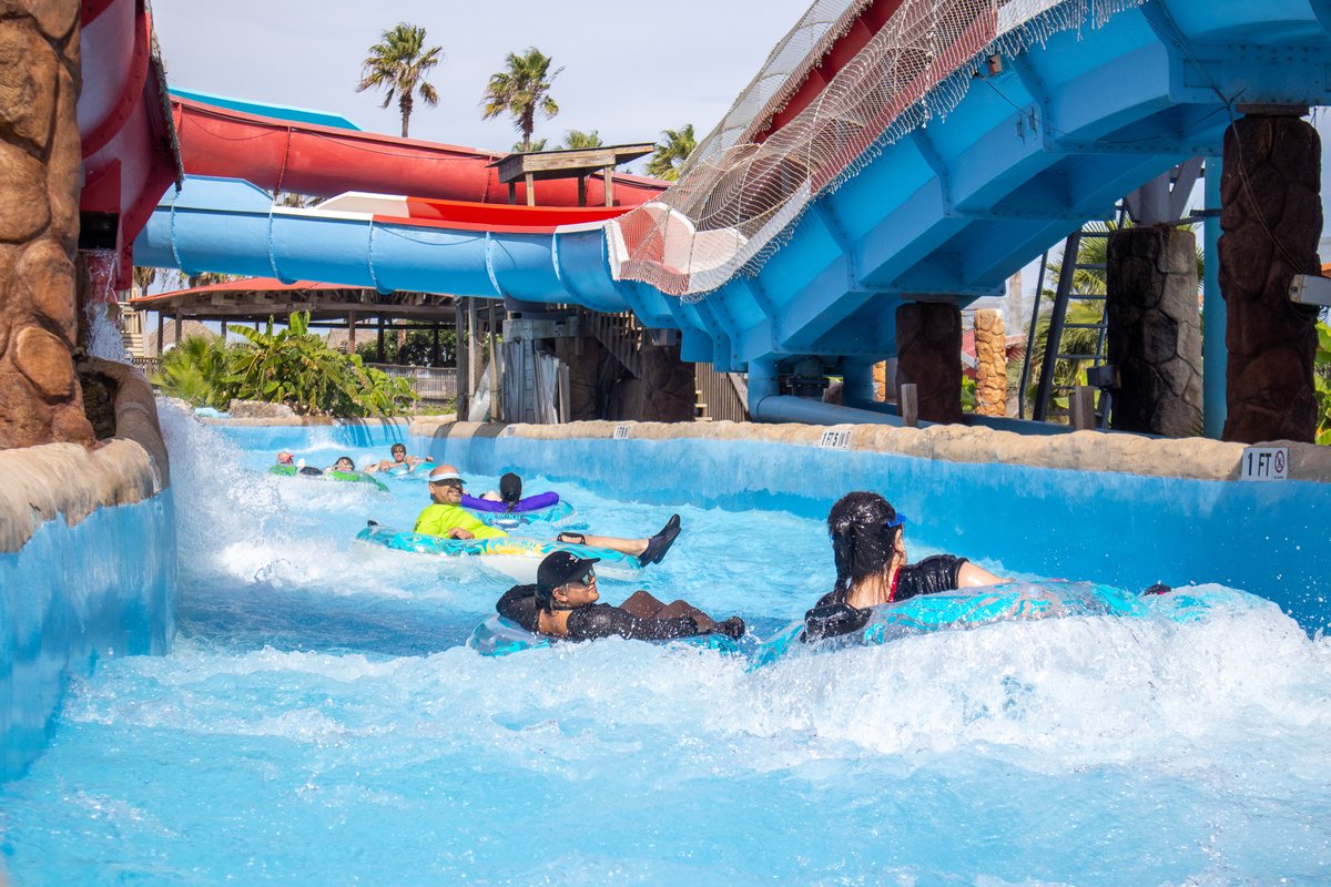 visitsouthpadre's tweet image. April means waterpark season is almost here ☀️

Get ready for slides, splashes, and a full day of fun because @beachparktx opens its doors on April 18!

📆 Slide to see the full schedule and start planning your next visit to South Padre Island!

#SPI #TheIsland #SouthPadreIsland