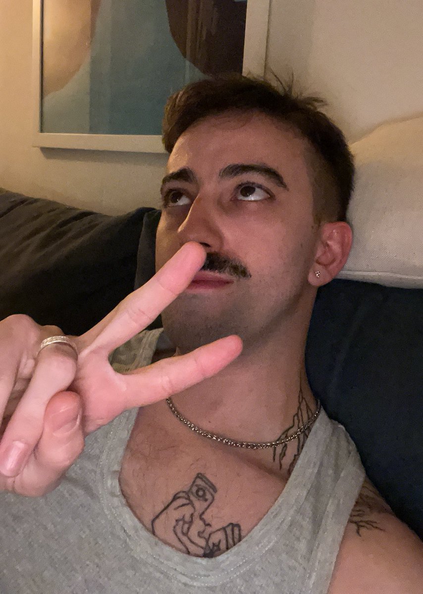 Narcomodela tweet media