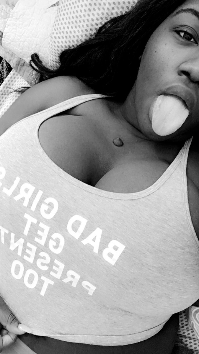 VelvetDemand's tweet photo. Your wallet has been lonely……maybe it’s time to show me how much it wants me 💸 #paypig #findom #curvyfindom #obey #worshipme https://t.co/Qyhp8iTKvf