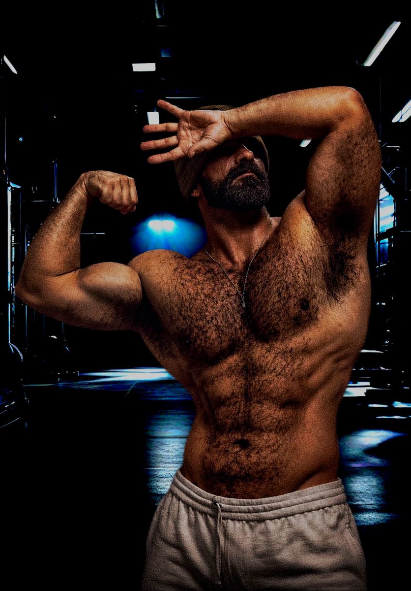 RodneyRemix's tweet image. AFTER HOURS

Lights off.
Doors locked.

Still here.

They left.
I didn’t.

#FlexFriday