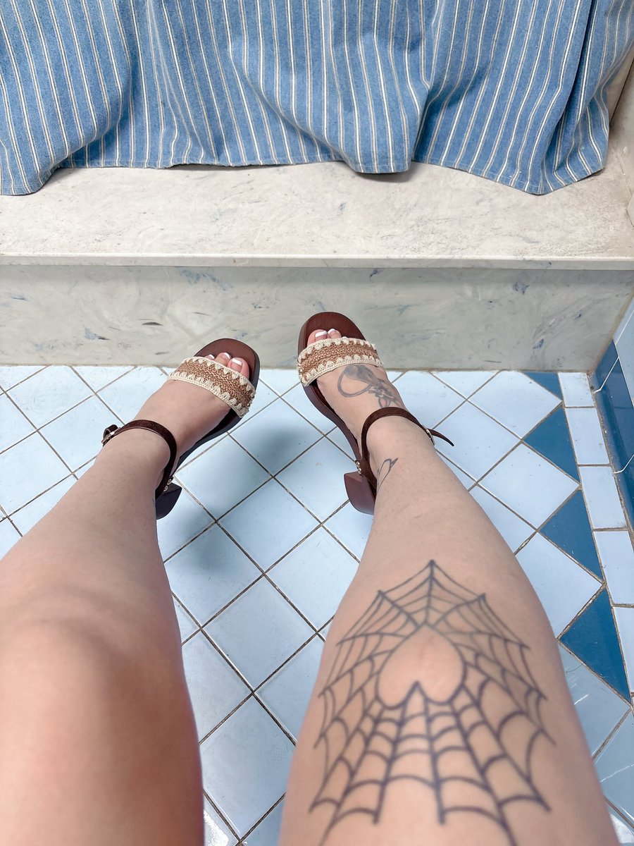 peachybunsrin's tweet photo. #feet #feetfetısh #feetworshi̇p #feetِ #heels #feetinheels https://t.co/fEQyBdskjz