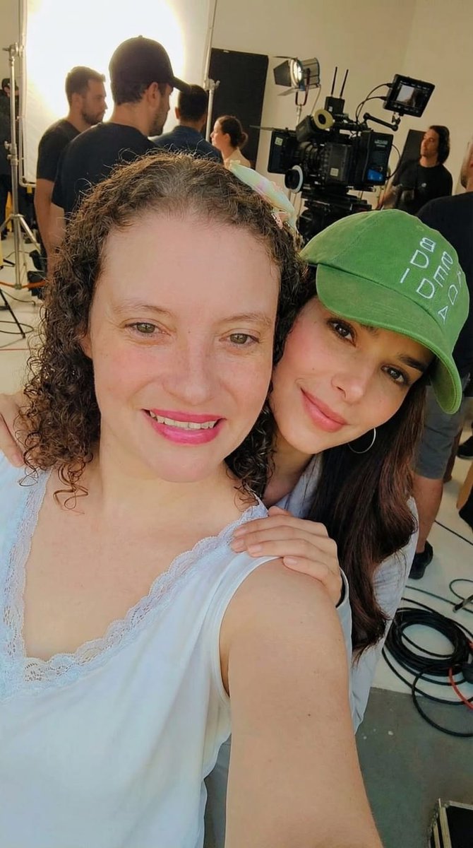 BarbaraBrandl2's tweet photo. Ontem foi aniversário da maravilhosa @Roselyn_Sanchez 😍 
Vamos realizar o sonho de uma fã Roselyn?? 😅😅 Eu queria tanto que essa foto fosse real,ficou ótima certo ? Um dia será real,tirar uma selfie com Roselyn e dar um grande abraço 😘💕
Abraços do Brasil 💕🇧🇷 https://t.co/gcFgKO3vHx