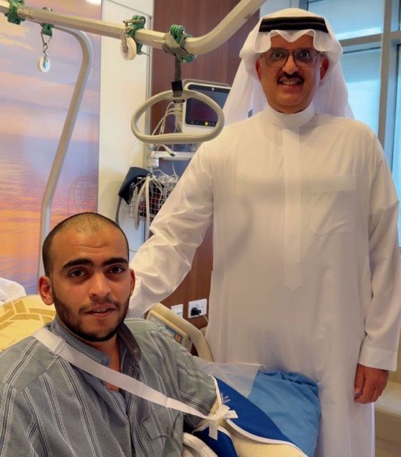 Eastern_RT's tweet photo. السفير السعودي في الكويت يزور أحد المصابين بعد تعرضه لإصابات طفيفة أثناء تأديته الواجب في الكويت. https://t.co/7Y4mbhPf3S