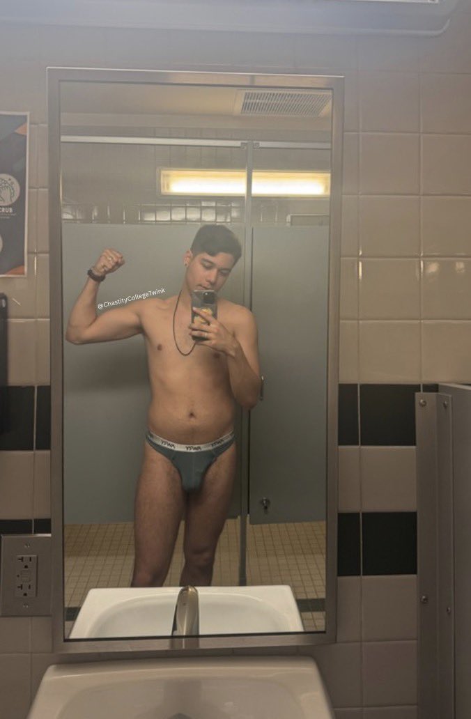 ChastityCollege's tweet photo. Post gym pics https://t.co/gXN3pQ55d5