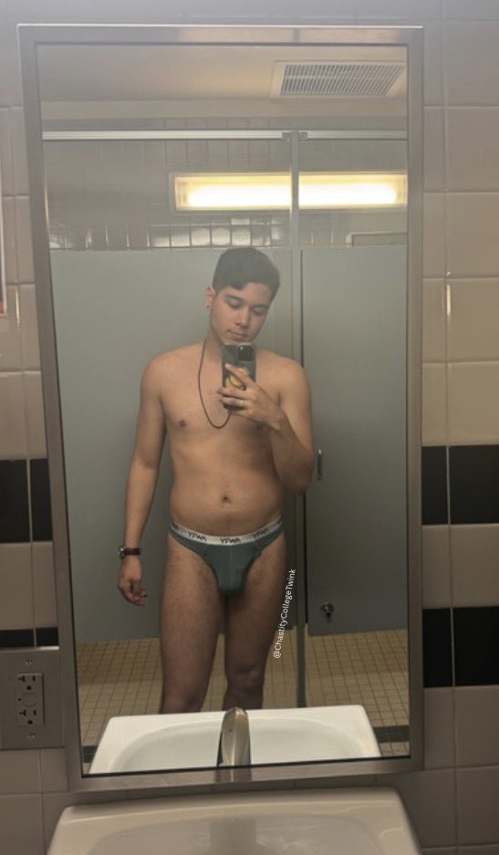 ChastityCollege's tweet photo. Post gym pics https://t.co/gXN3pQ55d5