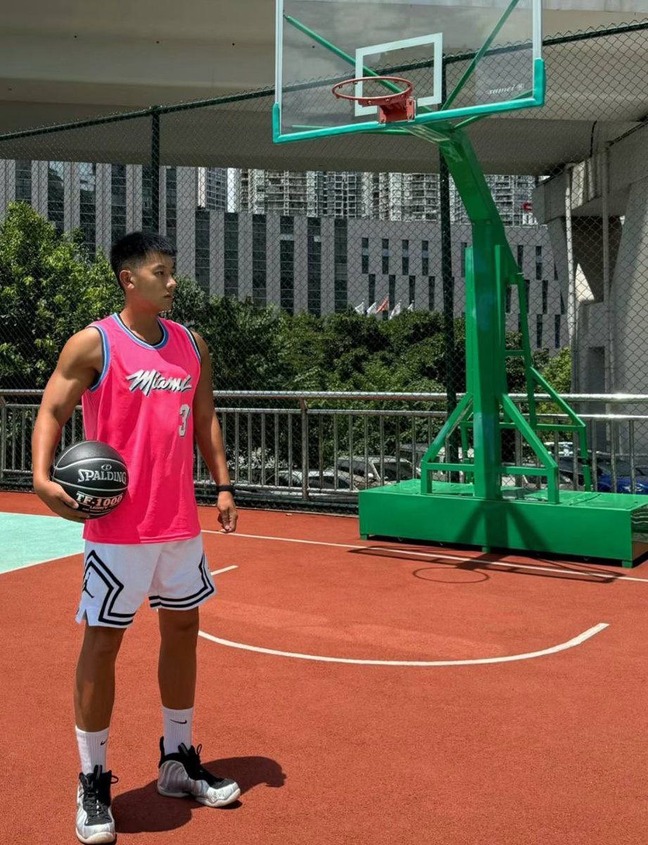 酷爱篮球小子🏀 tweet media