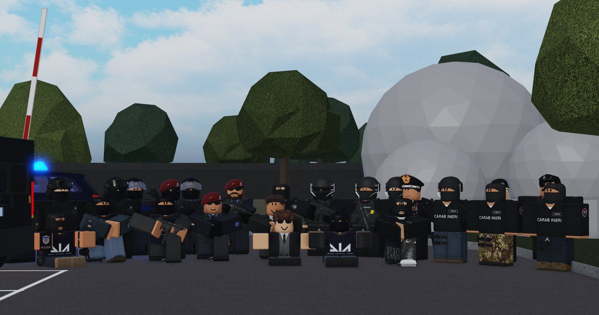 Arma dei Carabinieri | Naples, Italy tweet media